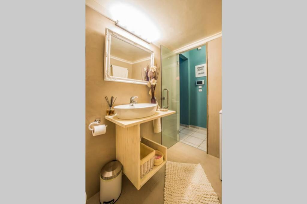 Athinas Apartment Piraeus Bagian luar foto
