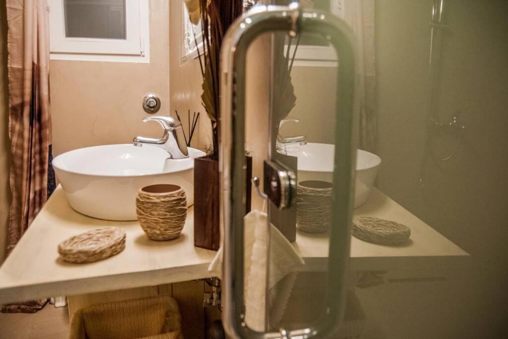 Athinas Apartment Piraeus Bagian luar foto