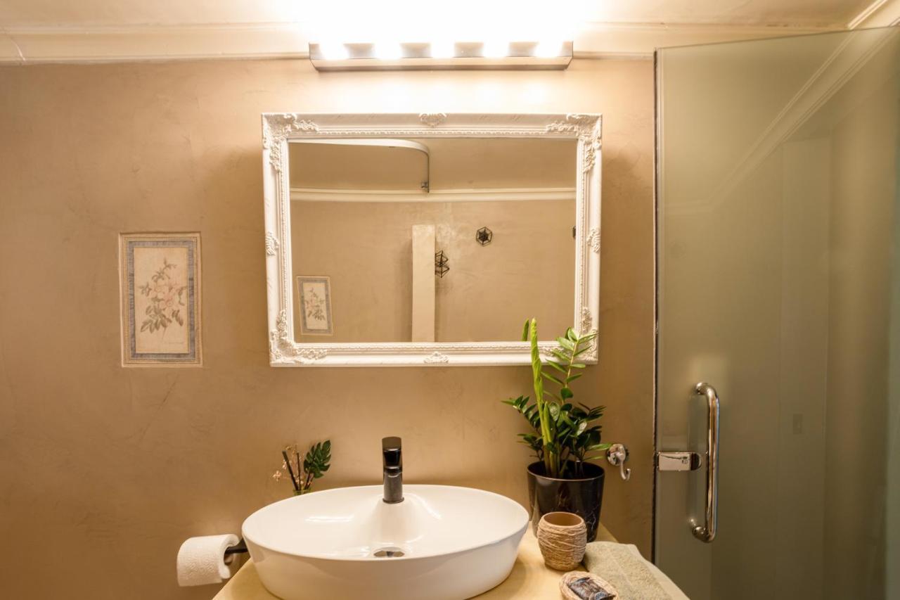 Athinas Apartment Piraeus Bagian luar foto